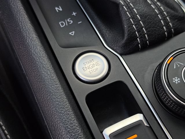 Used 2022 Volkswagen Atlas SEL R-Line AWD/4WD image 44