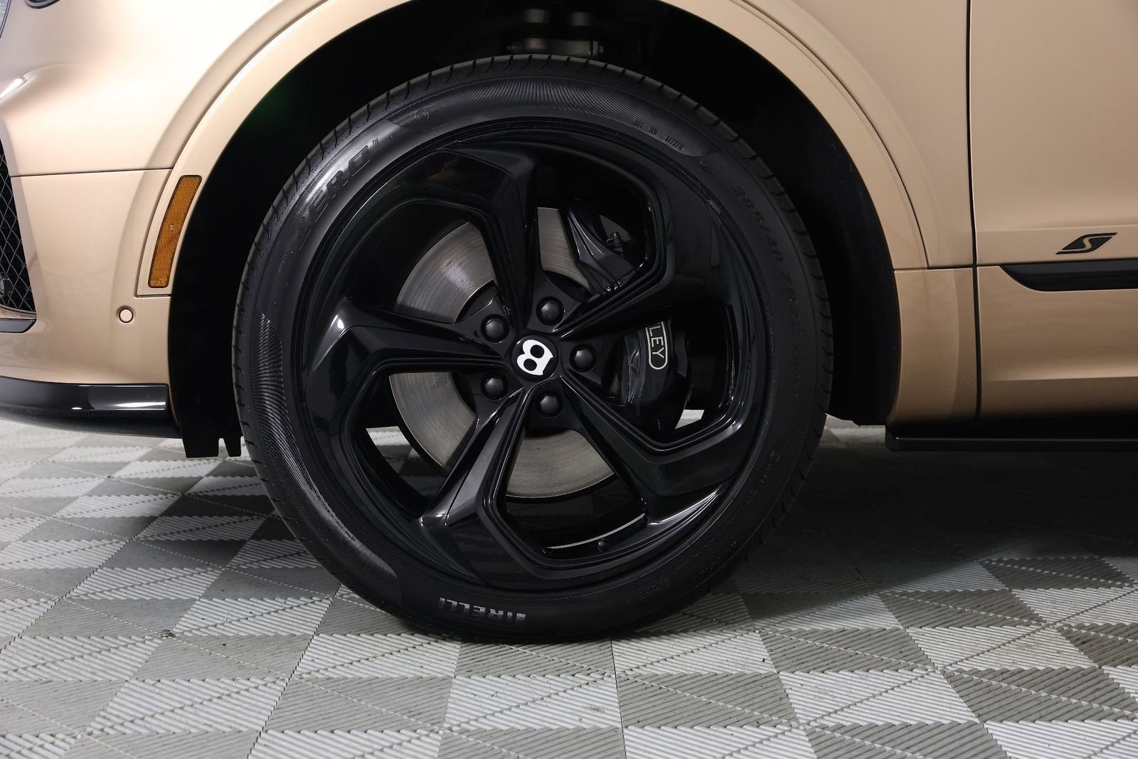 Used 2023 Bentley Bentayga image 6