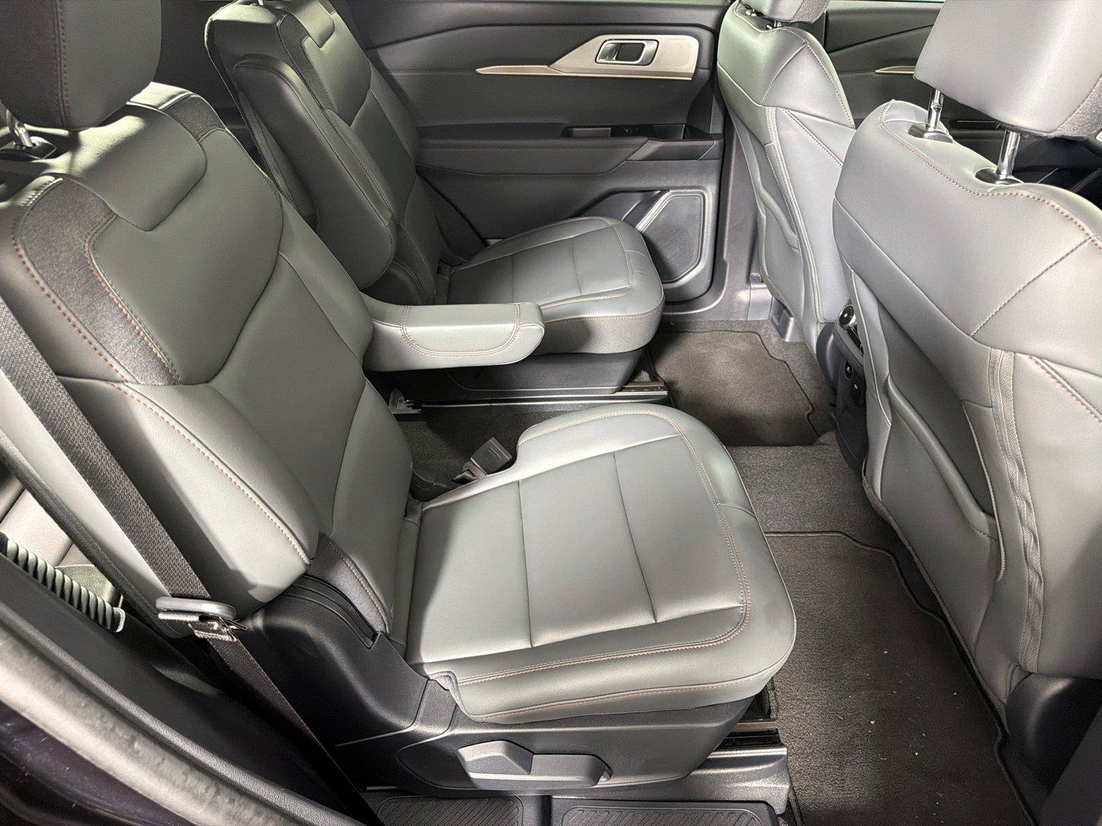 Used 2025 Ford Explorer Active w/ Active Comfort Package RWD image 15