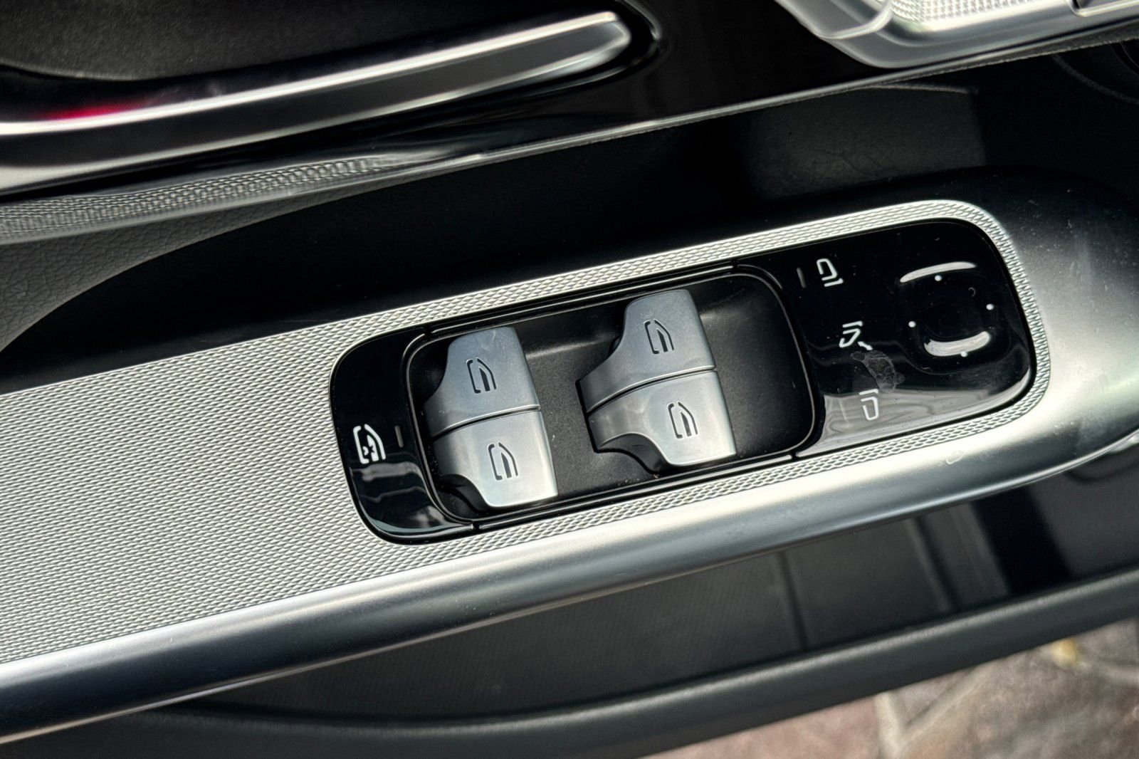 Certified 2025 Mercedes-Benz GLC 300 image 12