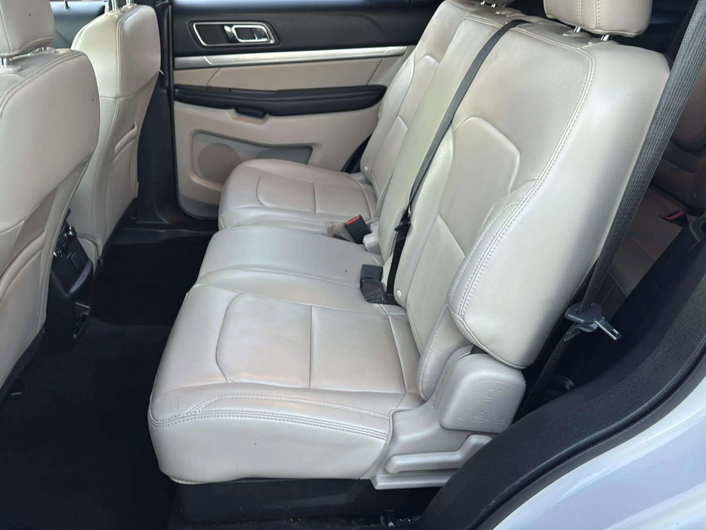 Used 2018 Ford Explorer XLT w/ Equipment Group 202A image 27