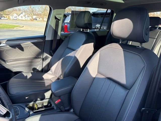 Used 2024 Volkswagen Tiguan SE image 23