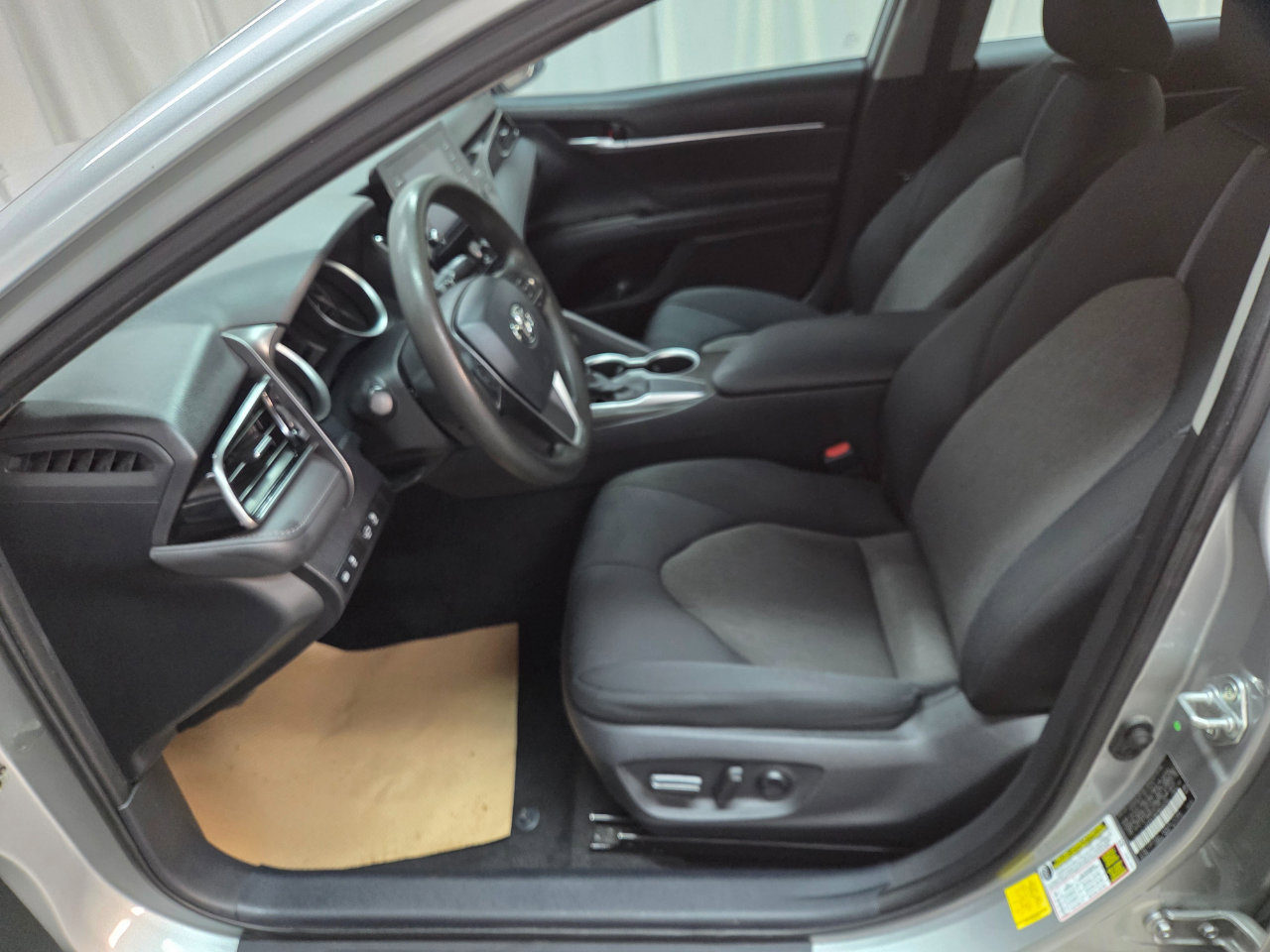 Used 2021 Toyota Camry LE image 14