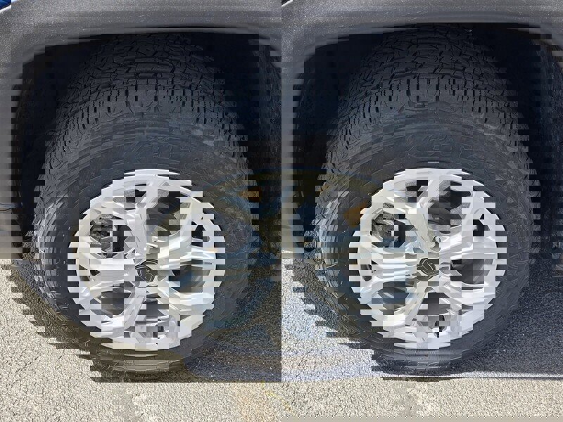 Used 2025 Jeep Compass Sport image 17