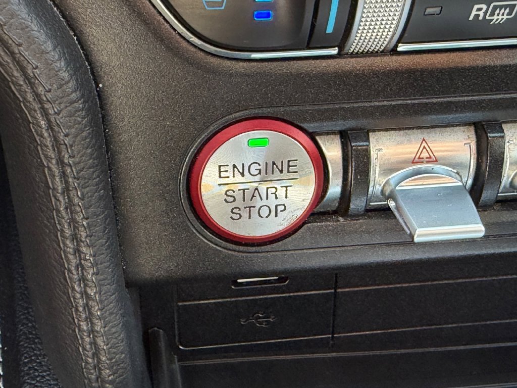 Used 2020 Ford Mustang Convertible RWD image 23