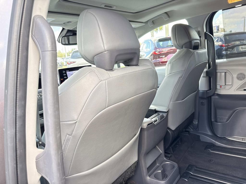 Used 2023 Toyota Sienna XLE image 13