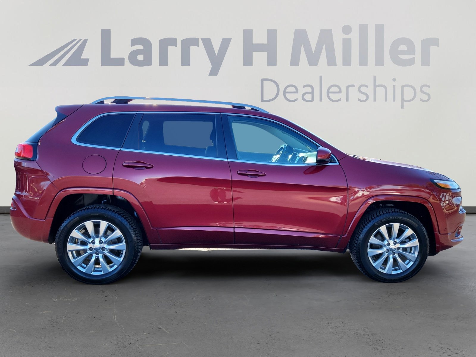 Used 2016 Jeep Cherokee Overland w/ Technology Group image 6