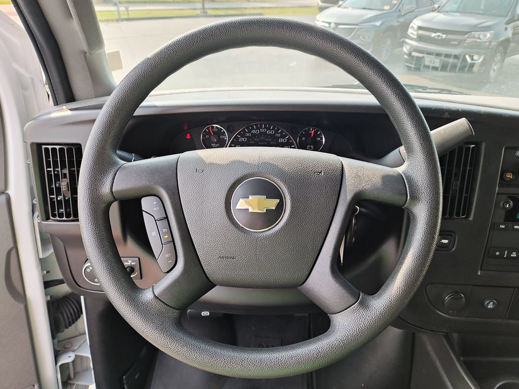 Used 2025 Chevrolet Express 3500 LT w/ LT Preferred Equipment Group RWD image 17