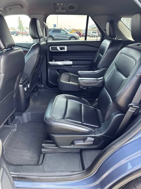 Used 2021 Ford Explorer XLT w/ Equipment Group 202A AWD/4WD image 13