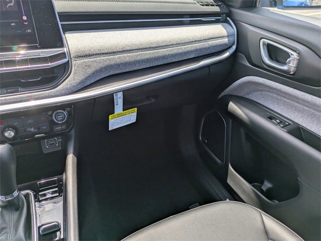 New 2025 Jeep Compass Latitude w/ Sun & Sound Group image 18