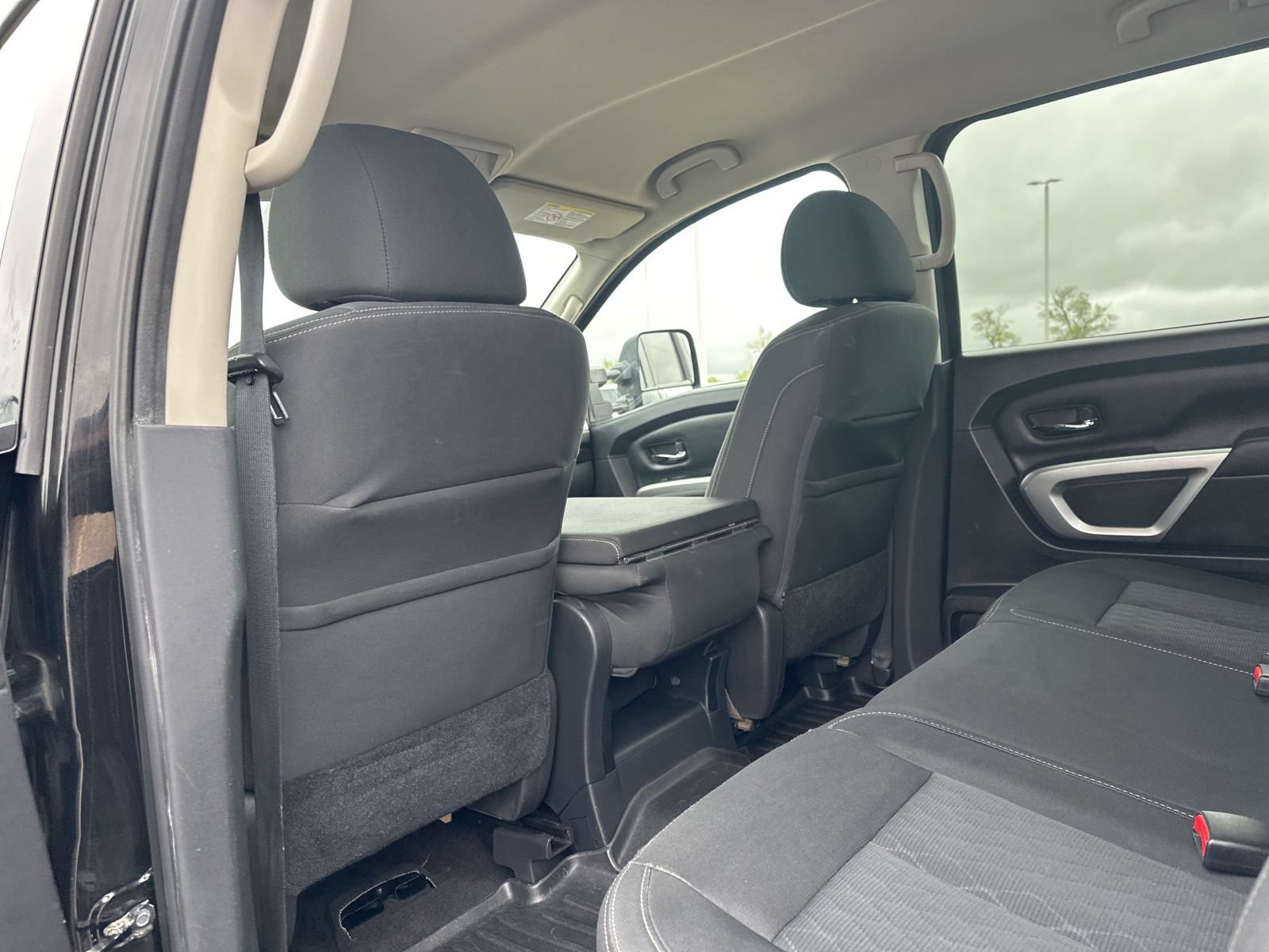 Used 2017 Nissan Titan SV AWD/4WD image 23
