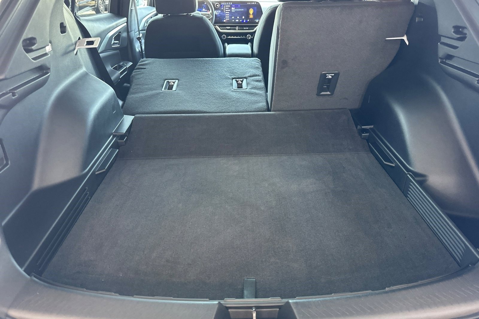 Used 2025 Chevrolet Equinox EV LT image 17