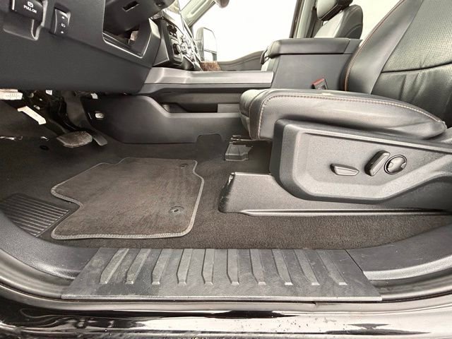 Used 2025 Ford F350 Lariat w/ Black Appearance Package image 31