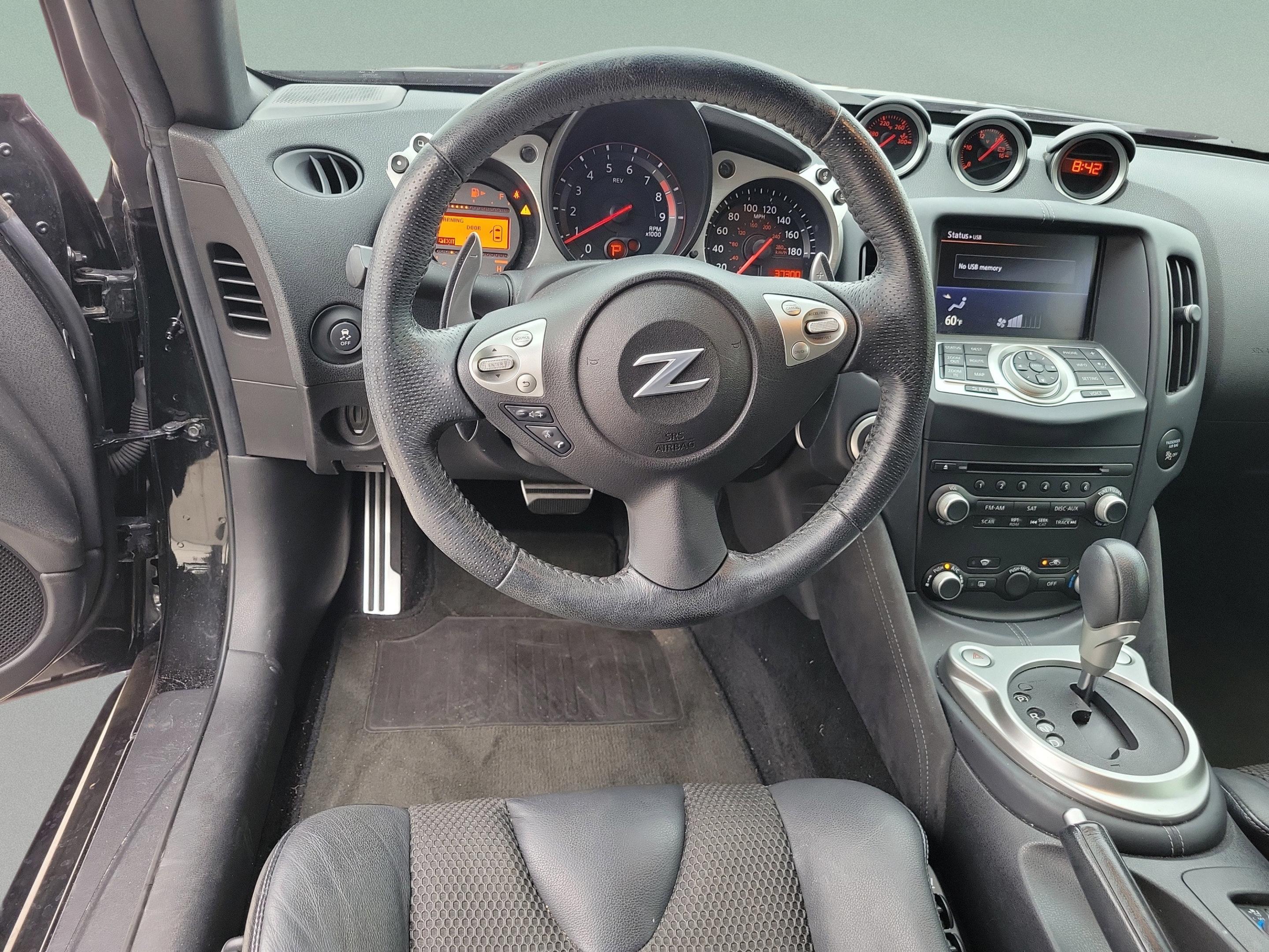 Used 2016 Nissan 370Z Touring RWD image 6
