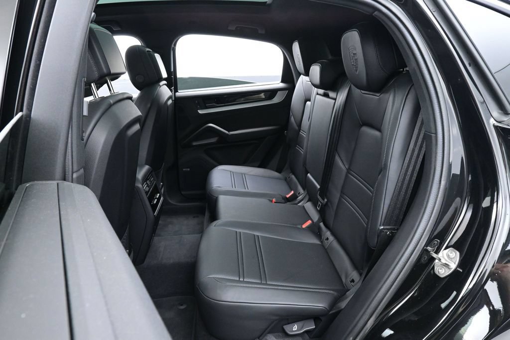 Certified 2025 Porsche Cayenne E-Hybrid Coupe AWD/4WD image 25