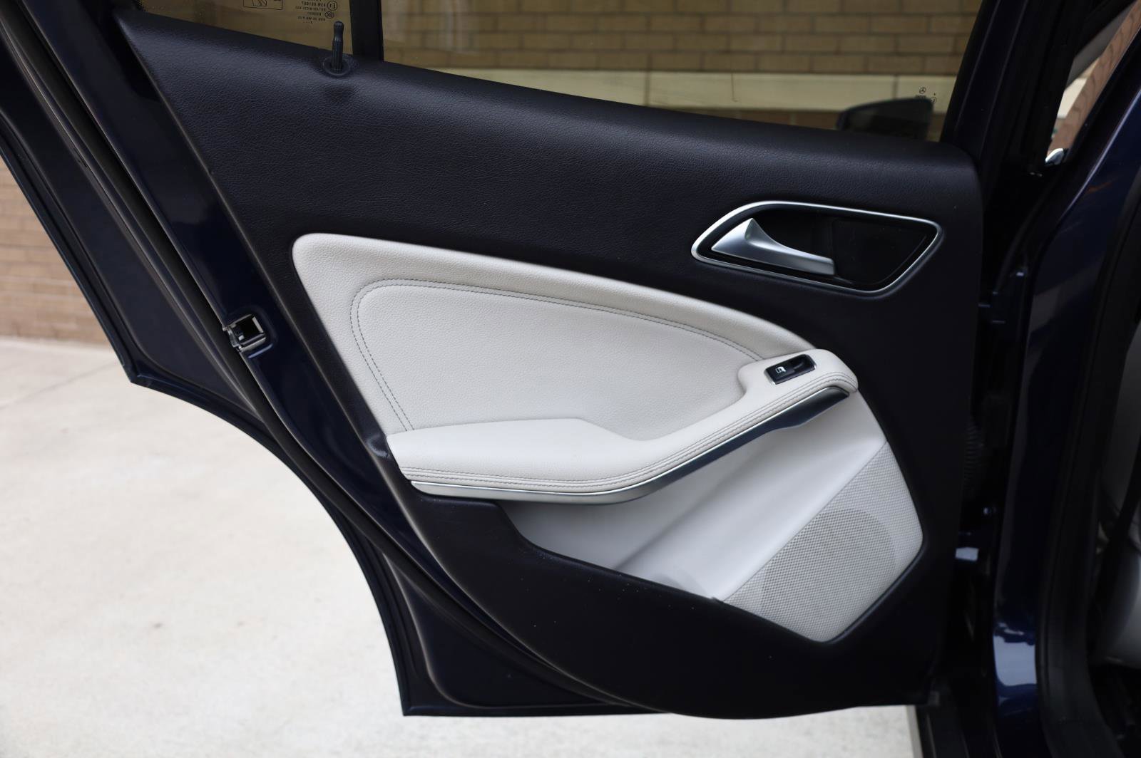 Used 2018 Mercedes-Benz GLA 250 4MATIC w/ Premium Package image 17