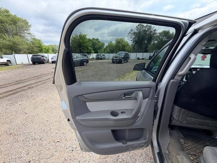 Used 2014 GMC Acadia SLE FWD image 24