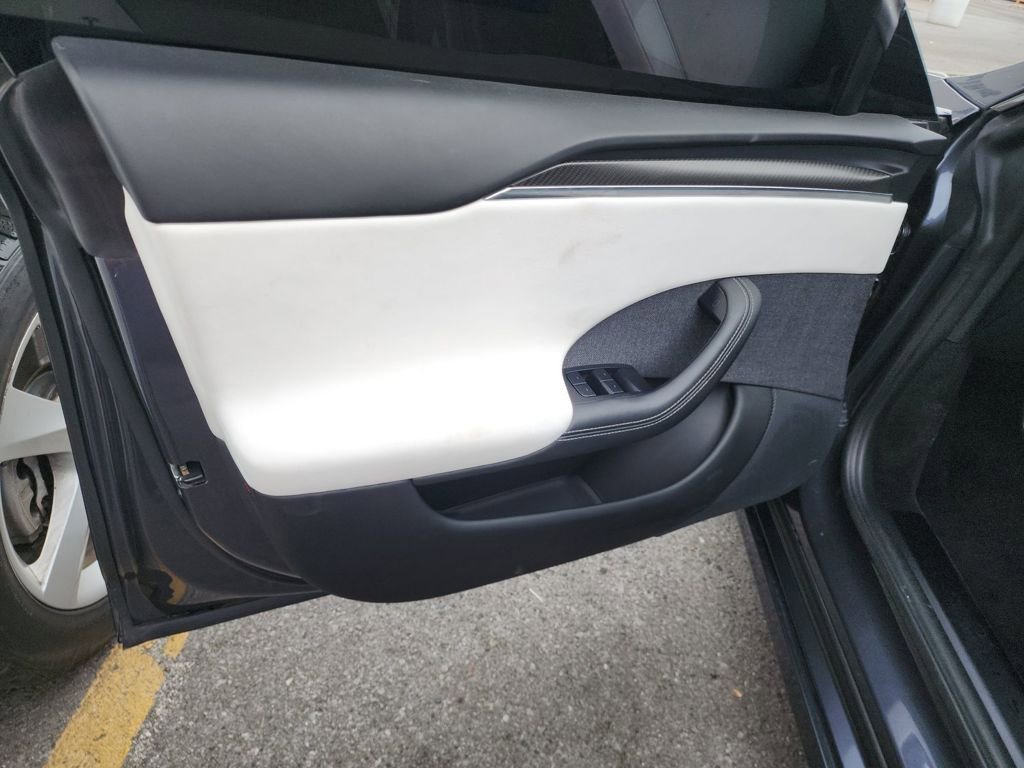 Used 2021 Tesla Model S Plaid image 18