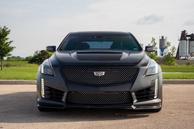 Used 2019 Cadillac CTS V w/ Luxury Package RWD image 2