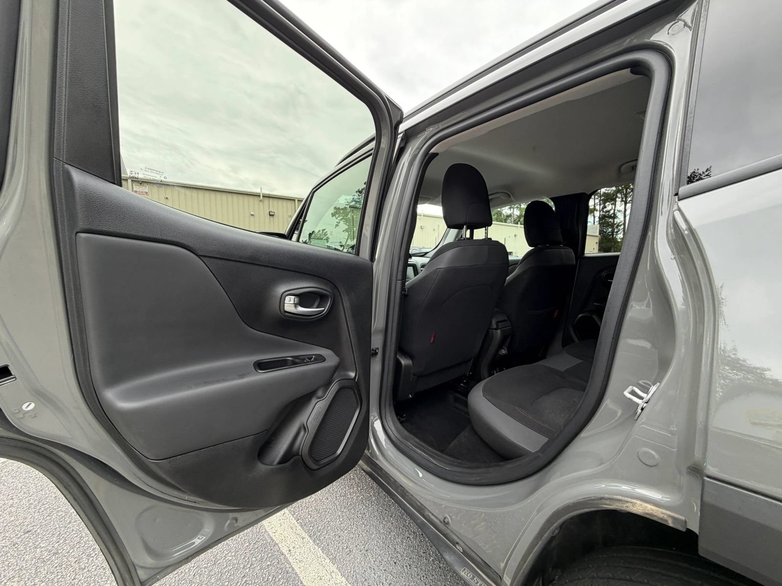 Used 2020 Jeep Renegade Trailhawk w/ Cold Weather Group AWD/4WD image 23
