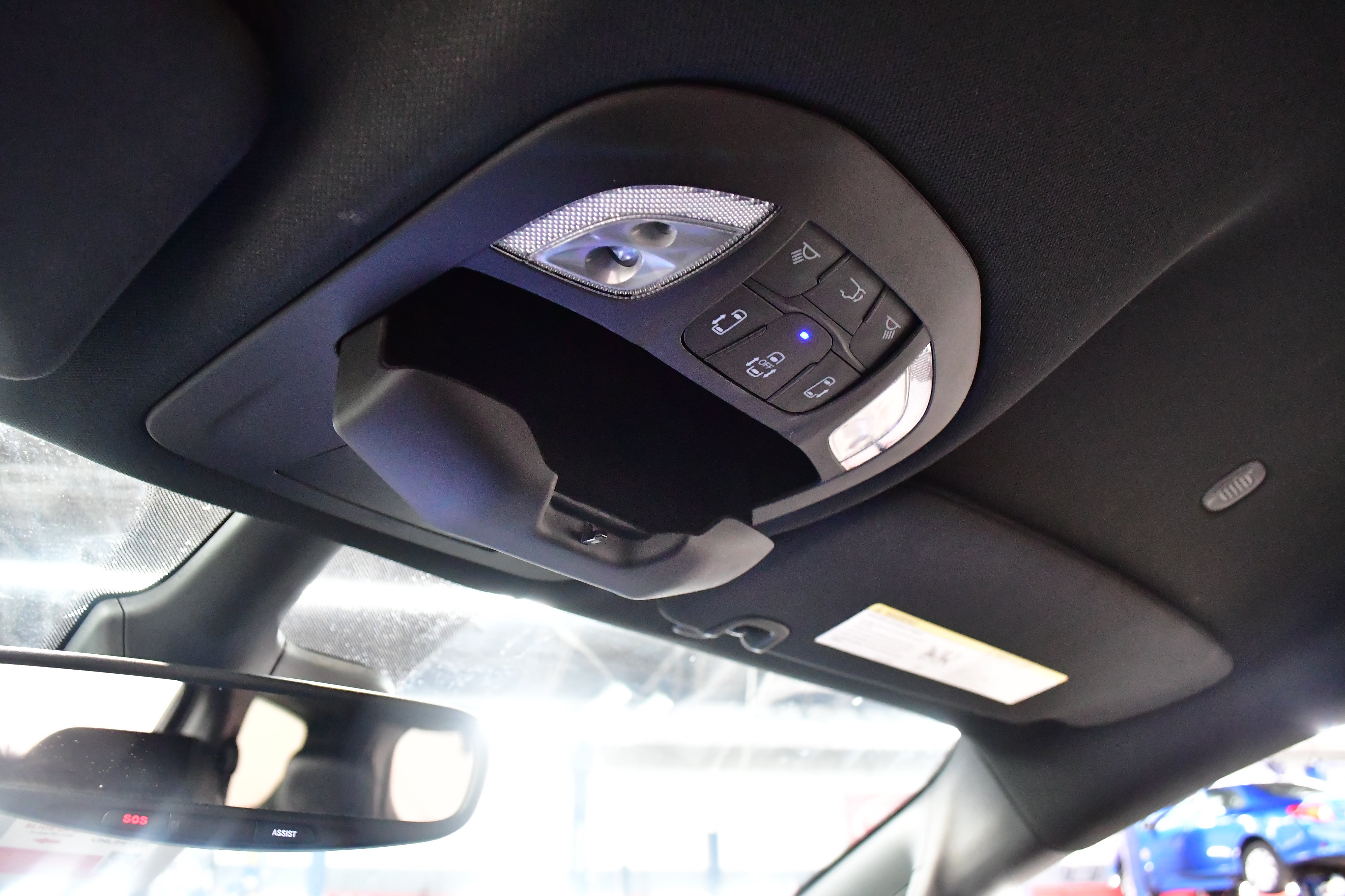 Used 2025 Chrysler Pacifica Select FWD image 32