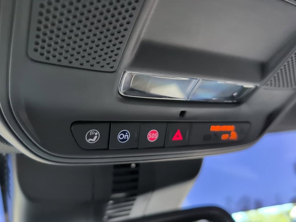 Used 2024 GMC Acadia AT4 w/ Luxury Package image 23