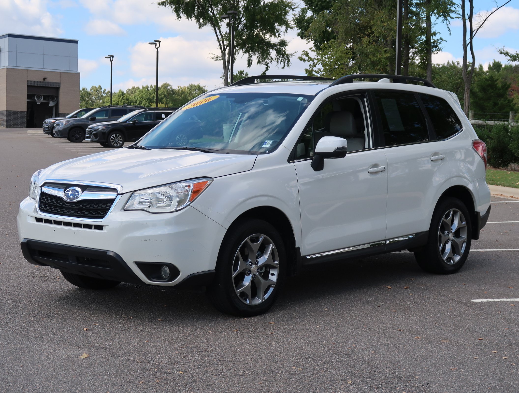 Used 2016 Subaru Forester 2.5i Touring w/ Eyesight & Navigation System AWD/4WD image 3