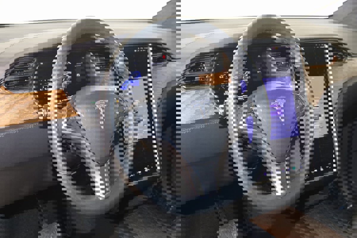 Used 2019 Tesla Model X 75D image 7