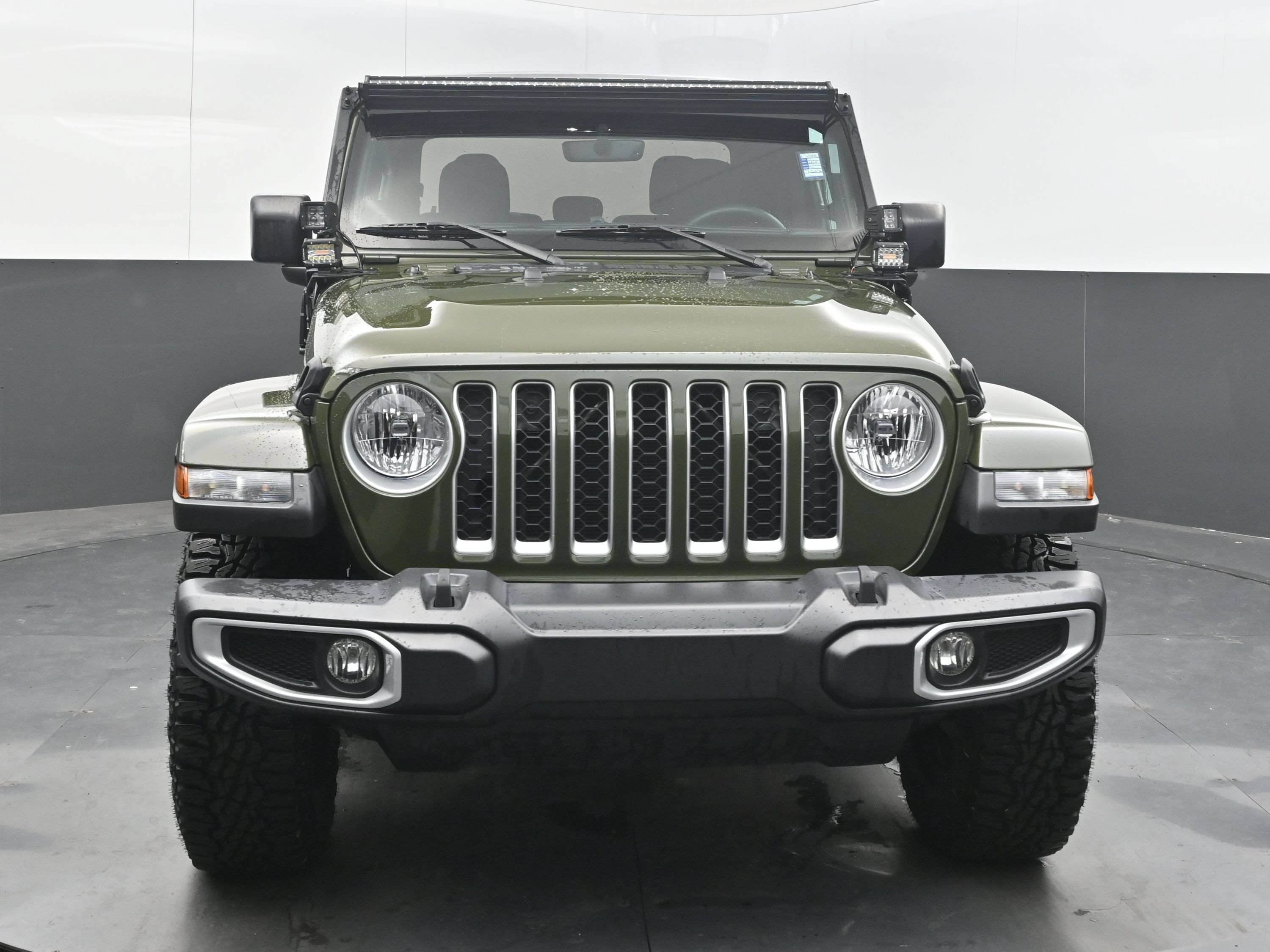 Used 2023 Jeep Gladiator Overland AWD/4WD image 3