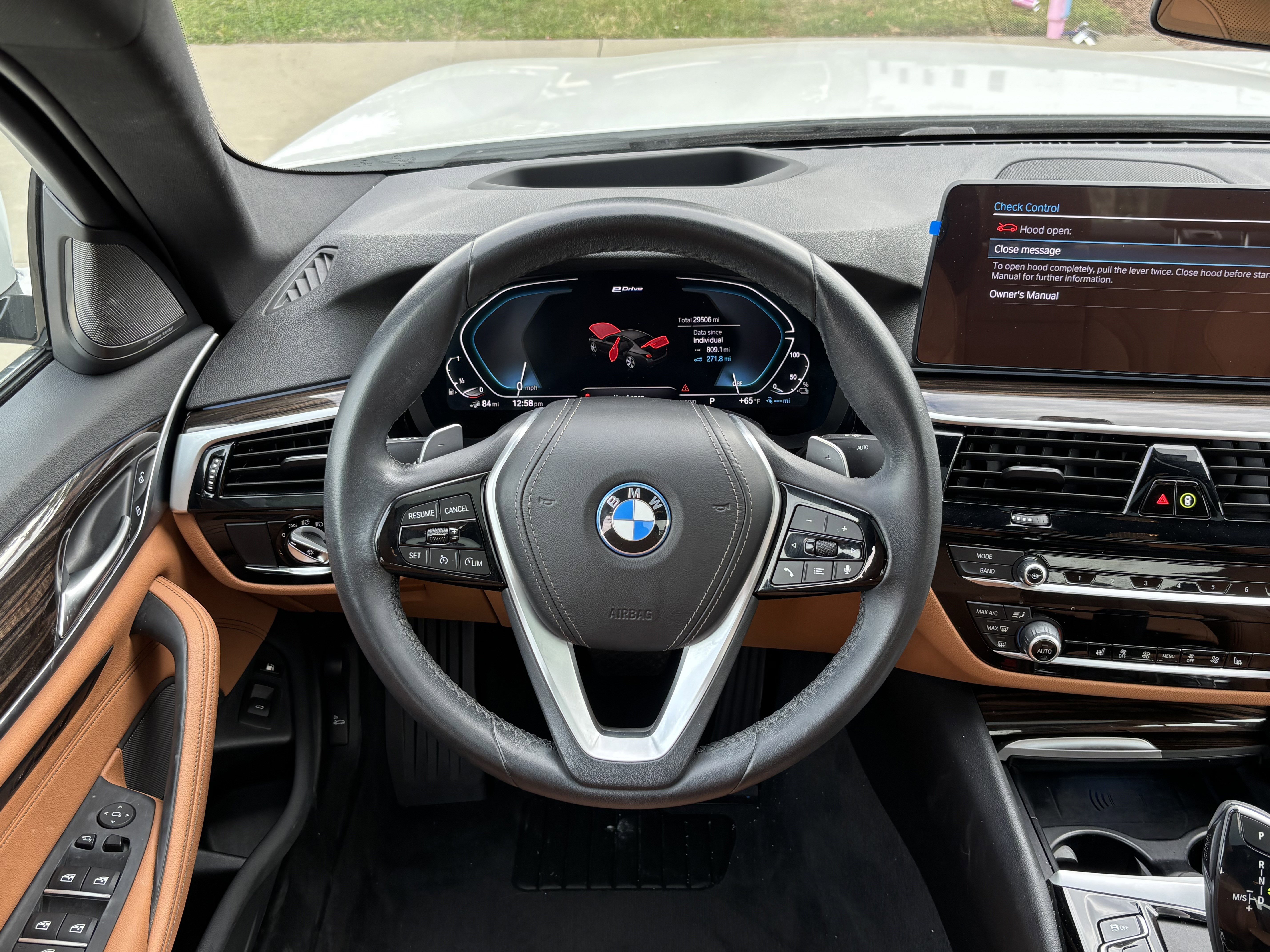 Used 2023 BMW 530e w/ Premium Package image 18