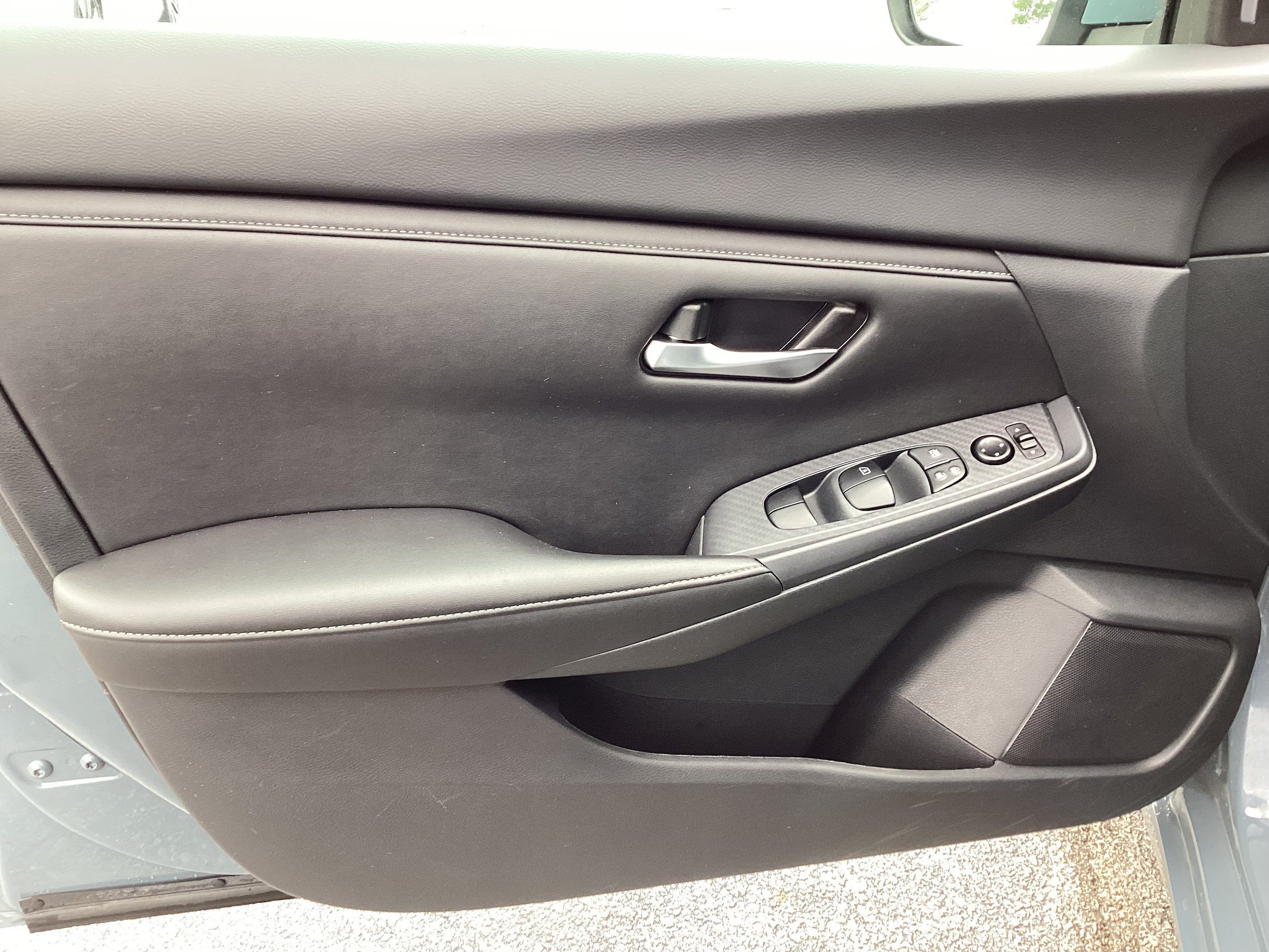 Used 2025 Nissan Sentra SV FWD image 15