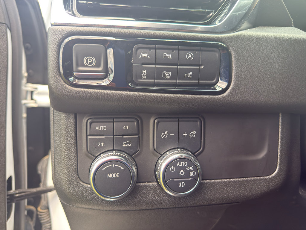 Used 2025 GMC Yukon XL Denali AWD/4WD image 63