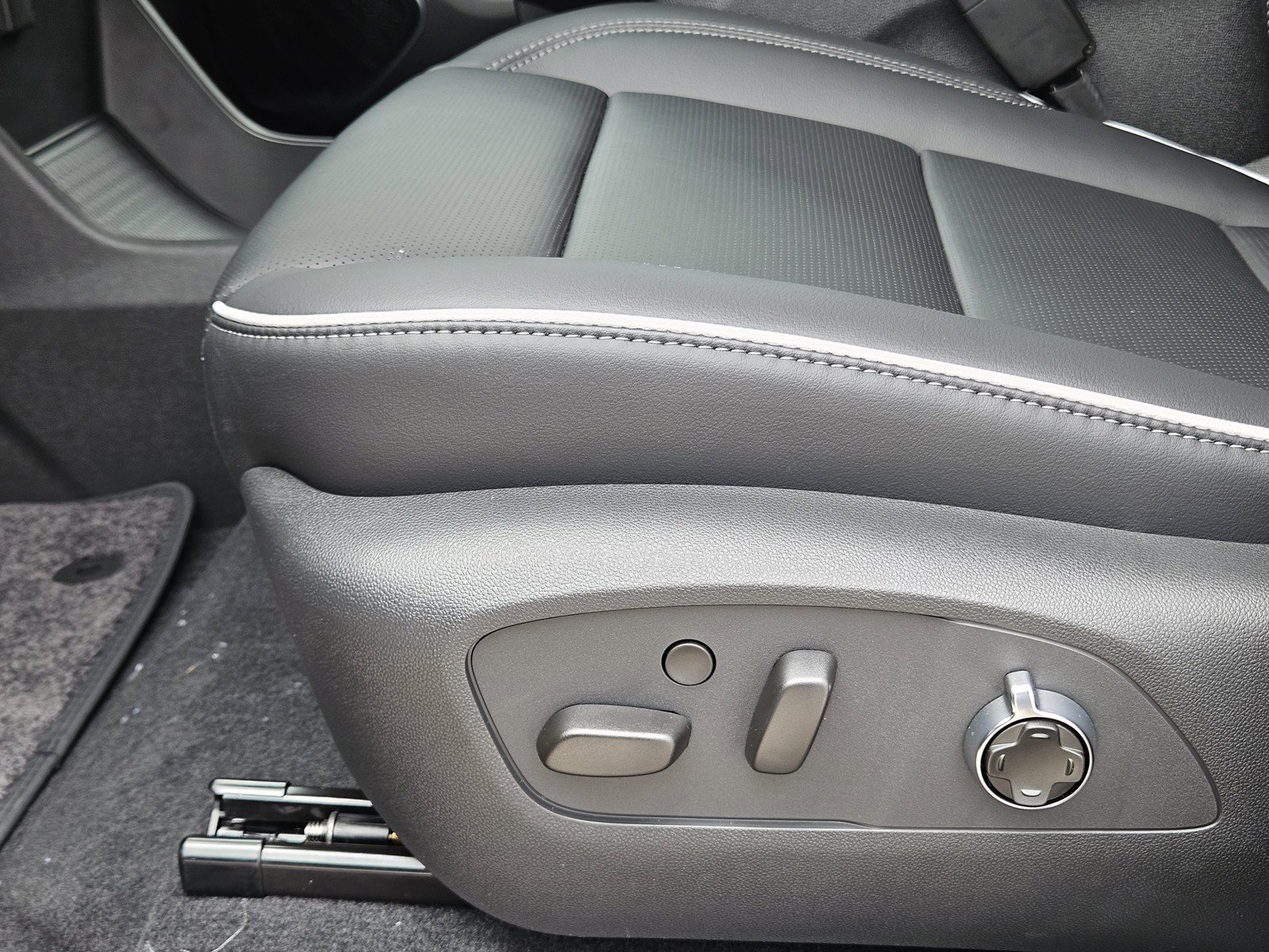 New 2026 Buick Enclave Avenir w/ Super Cruise Package FWD image 17
