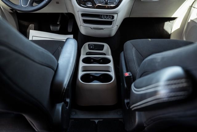 Used 2023 Chrysler Voyager LX FWD image 23