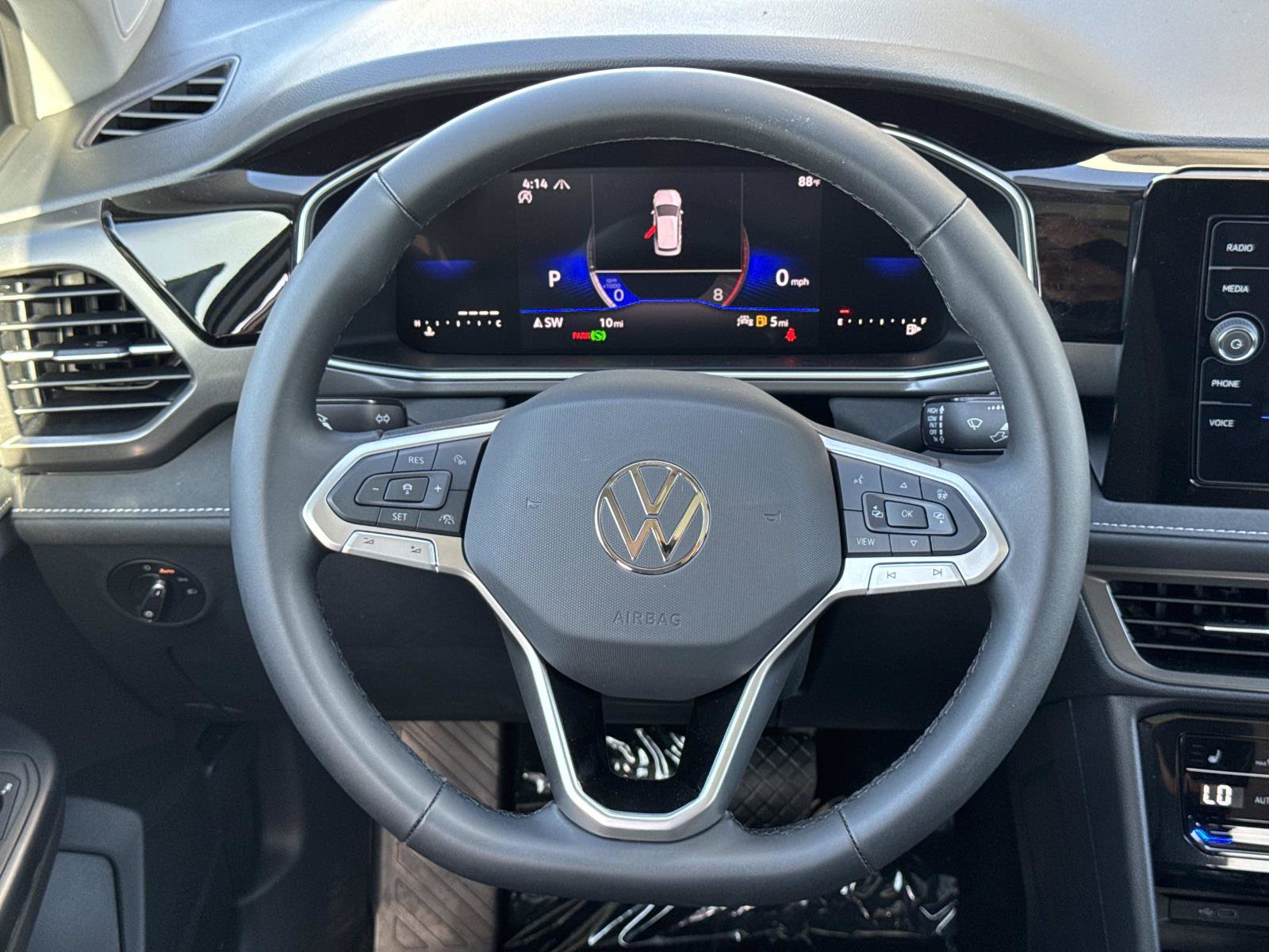 New 2026 Volkswagen Taos SE image 10