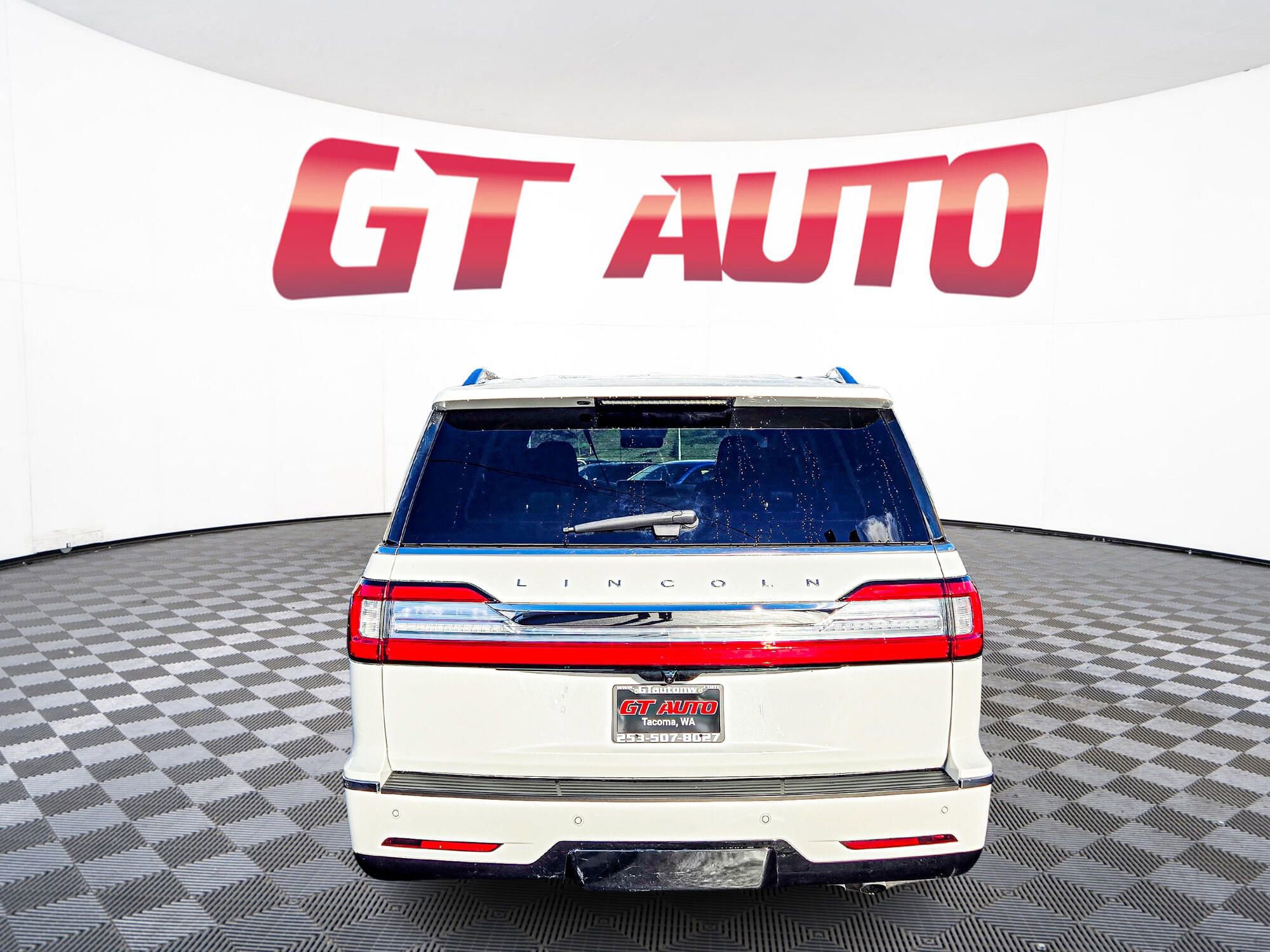 Used 2020 Lincoln Navigator Reserve image 6