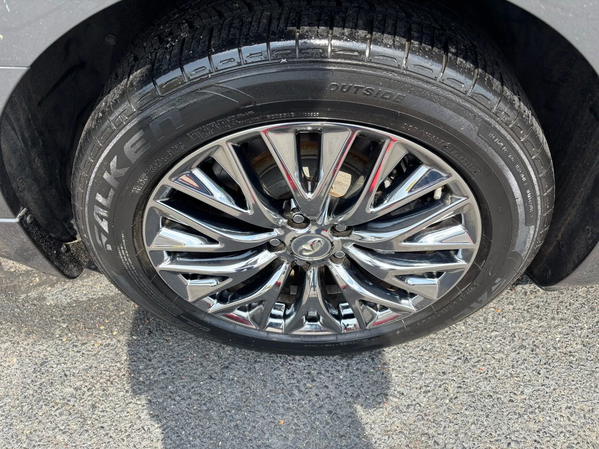 Used 2019 INFINITI Q70 Luxe AWD/4WD image 21