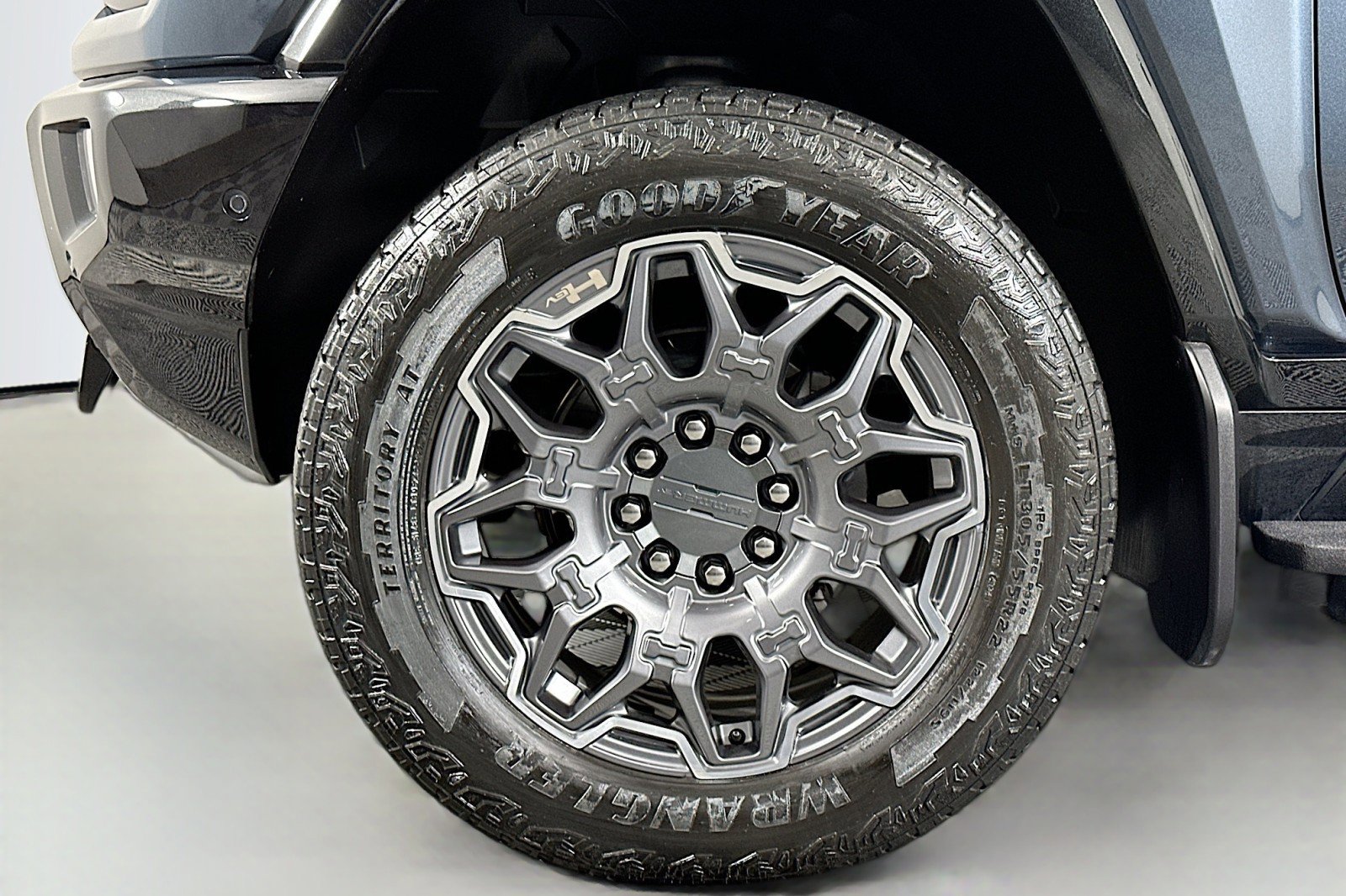 Used 2025 GMC Hummer EV 3X w/ LPO, Cargo Utility Package image 12