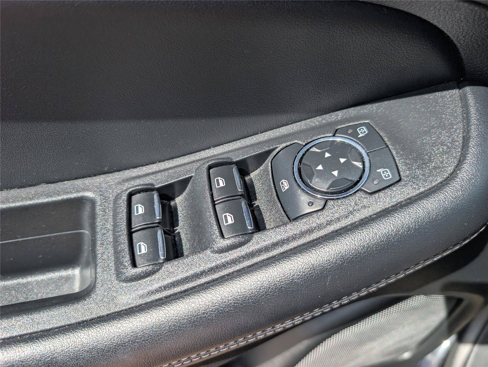Used 2024 Ford Edge SEL AWD/4WD image 25