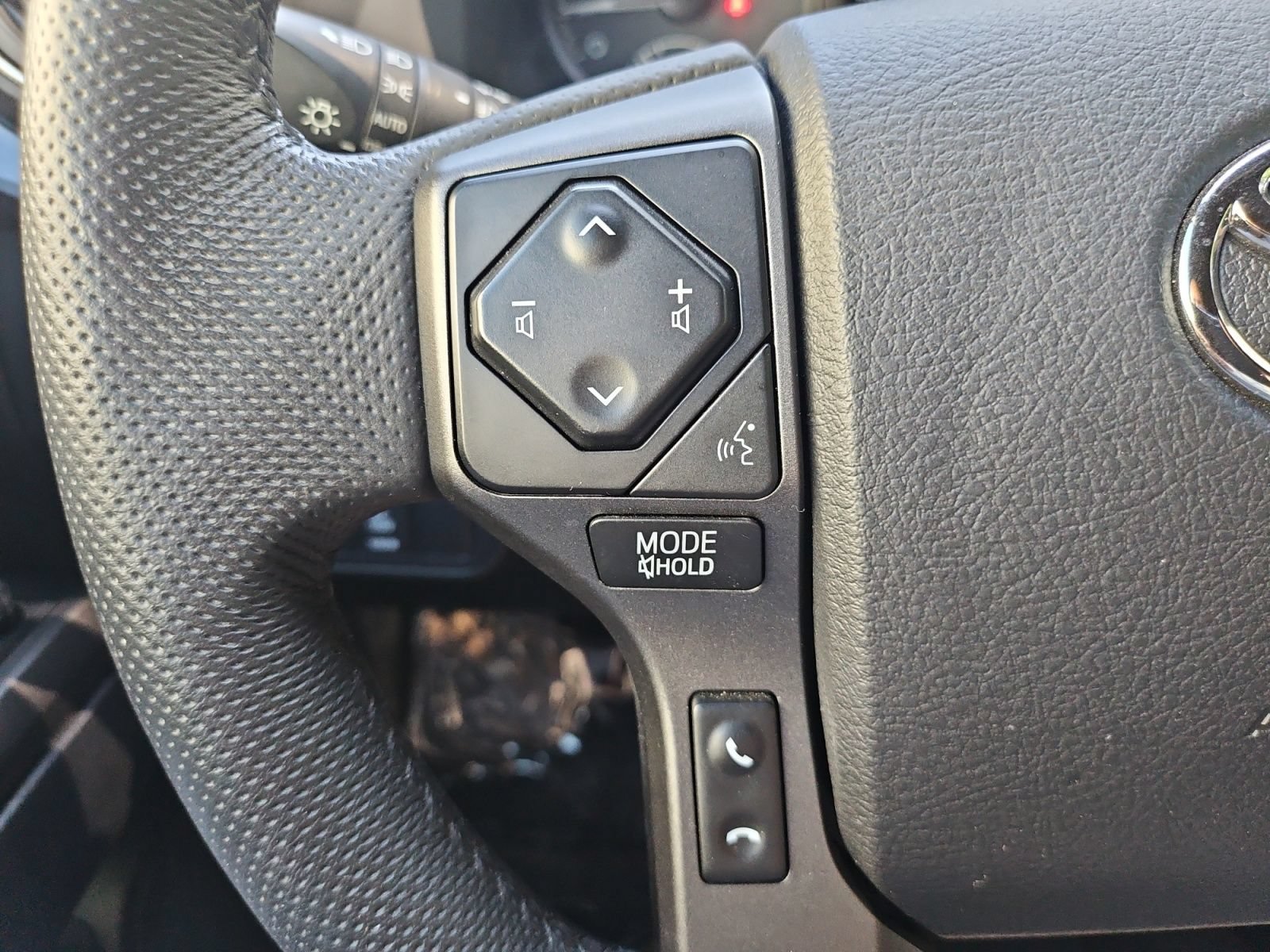 Used 2023 Toyota Tacoma TRD Off-Road w/ Technology Package AWD/4WD image 30