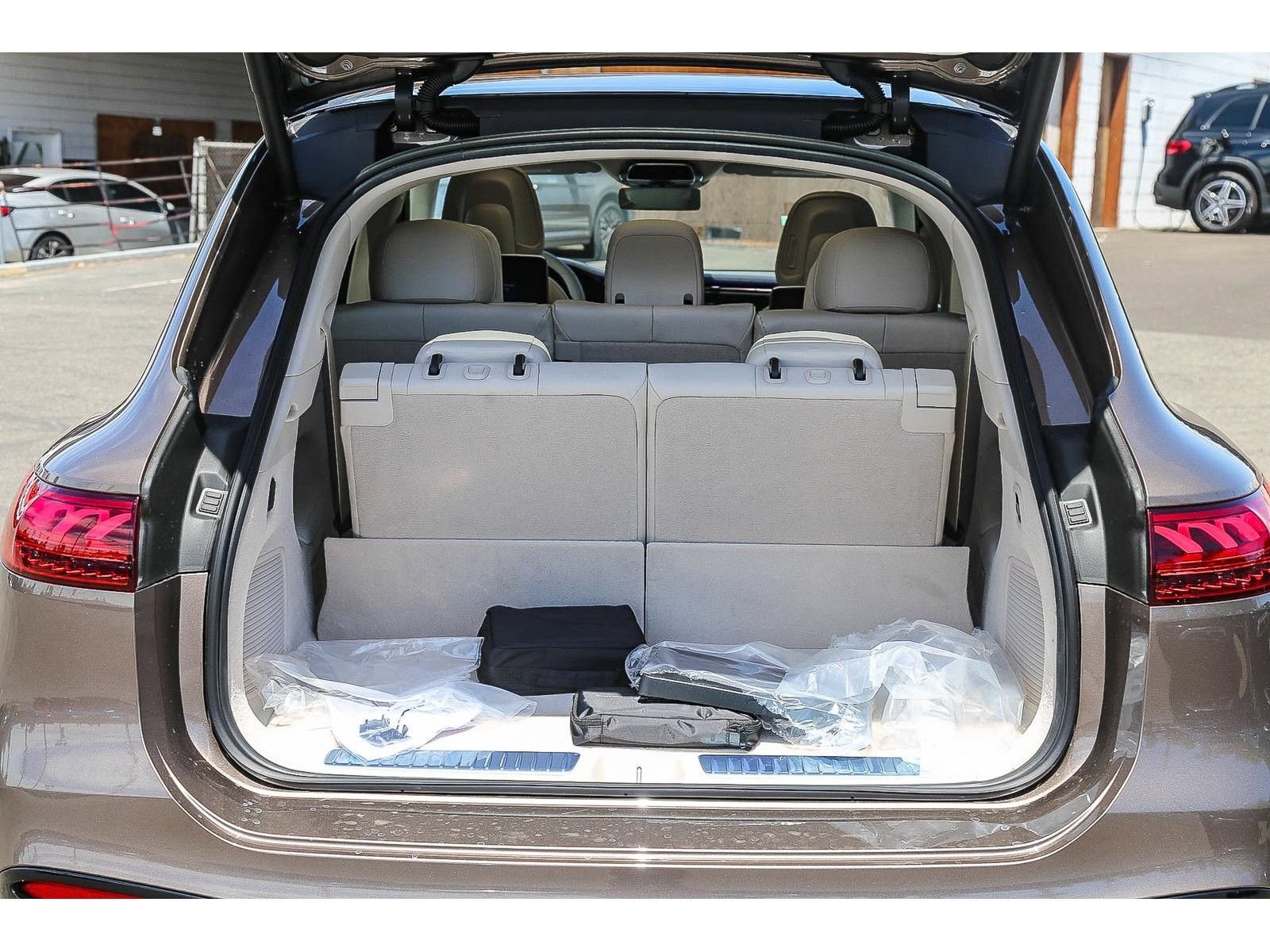 New 2026 Mercedes-Benz EQS 400 4MATIC SUV image 24