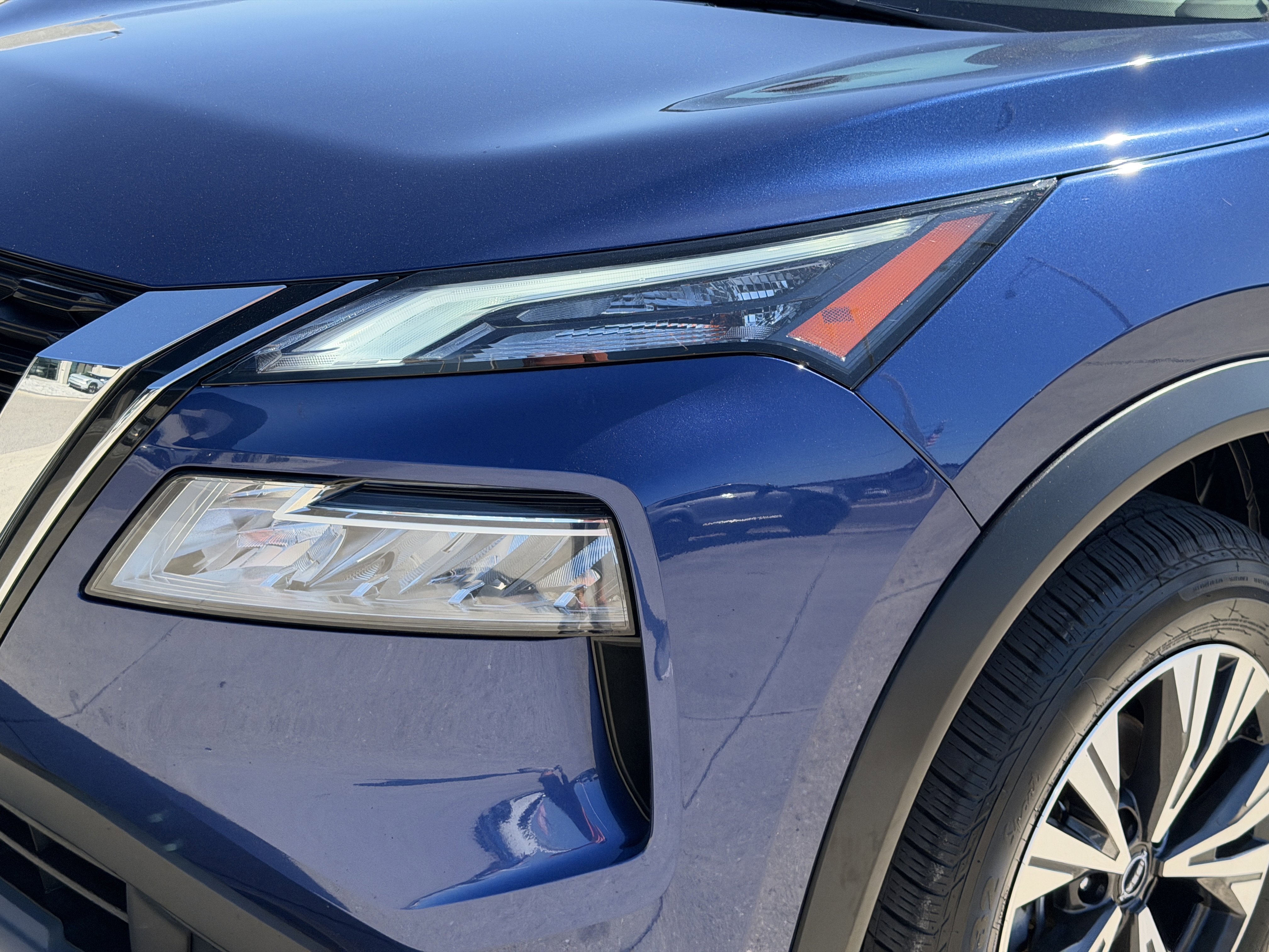 Used 2023 Nissan Rogue SV image 9