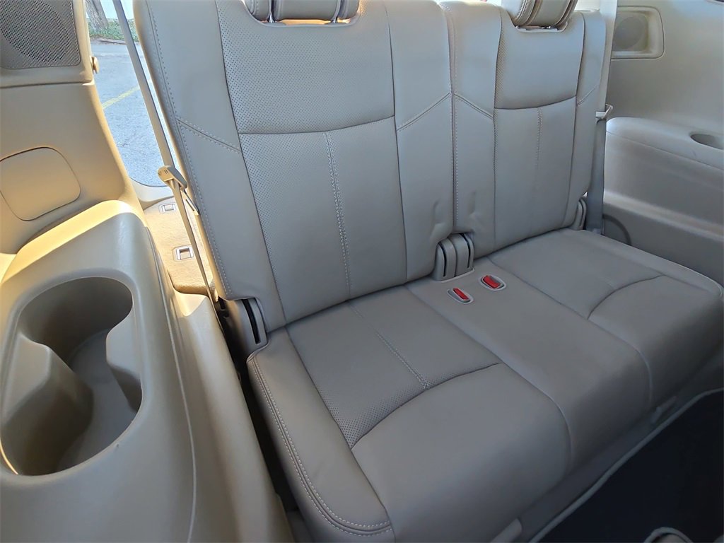 Used 2015 Nissan Pathfinder Platinum image 12