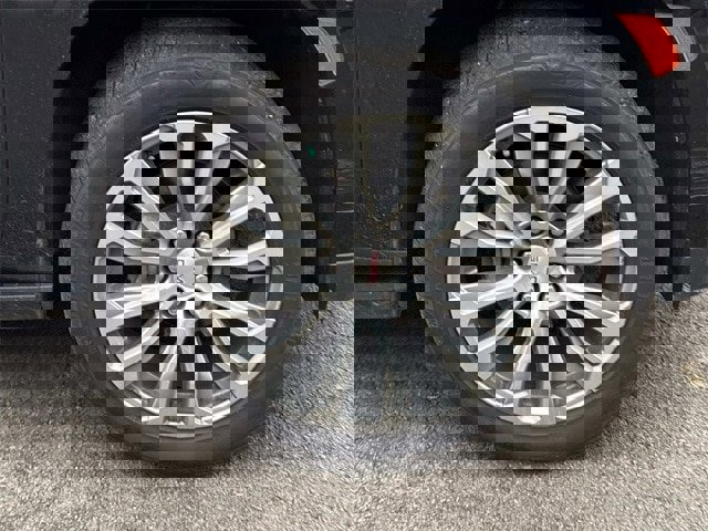 Used 2021 GMC Yukon Denali w/ Denali Premium Package image 9