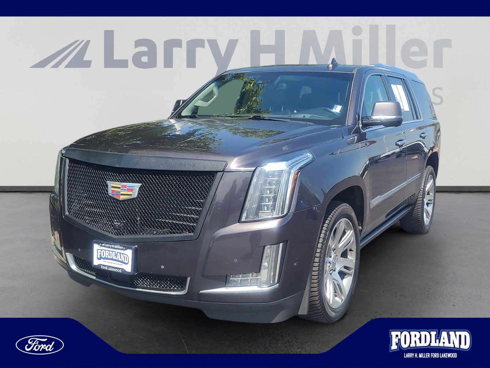 Used 2017 Cadillac Escalade Premium Luxury AWD/4WD image 1