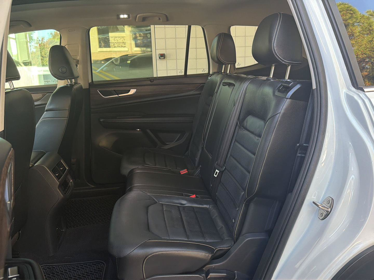 Certified 2024 Volkswagen Atlas SEL AWD/4WD image 16
