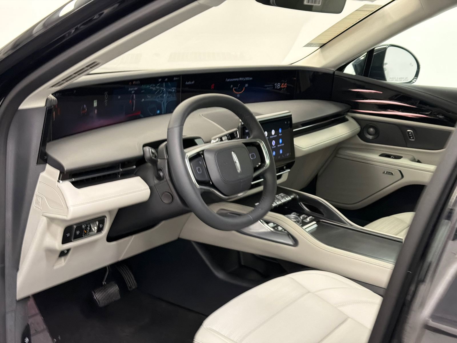 New 2026 Lincoln Nautilus Reserve AWD/4WD image 16