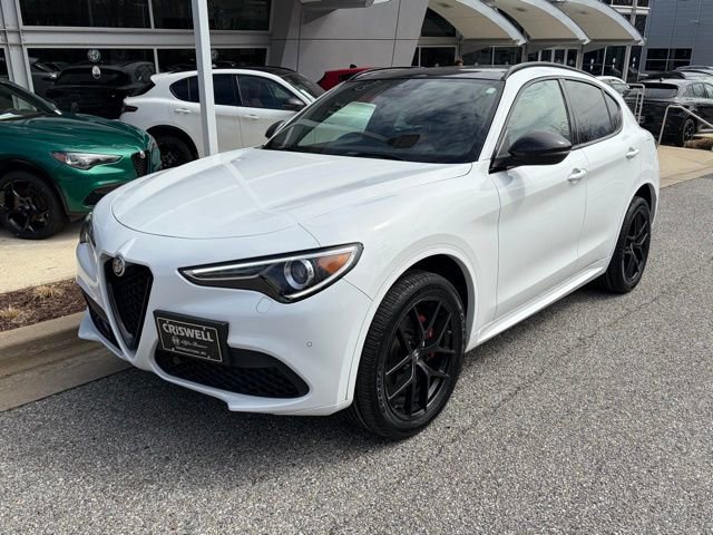 Used 2021 Alfa Romeo Stelvio Ti Sport AWD/4WD image 2