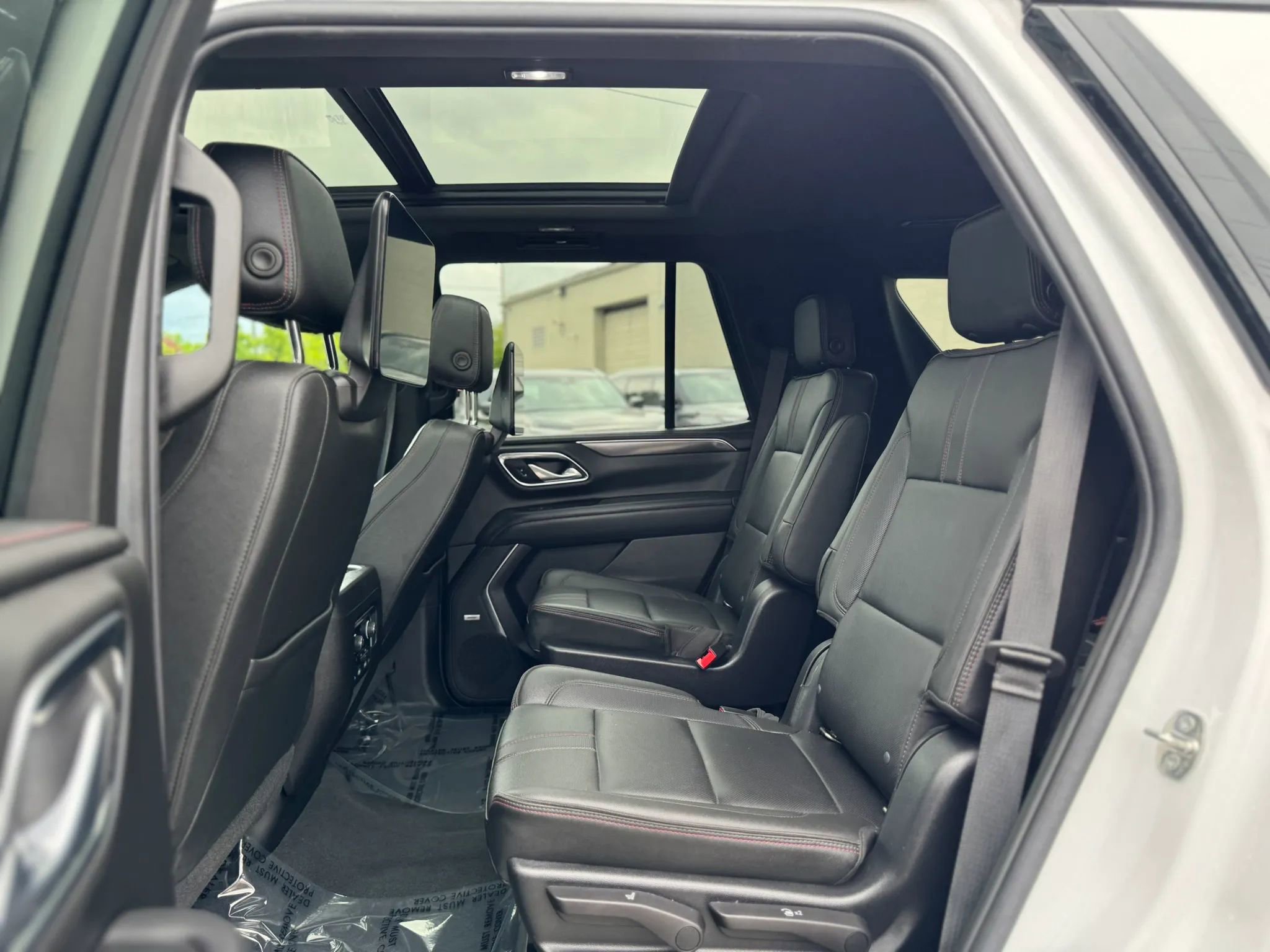 Used 2021 Chevrolet Tahoe RST w/ Luxury Package AWD/4WD image 15