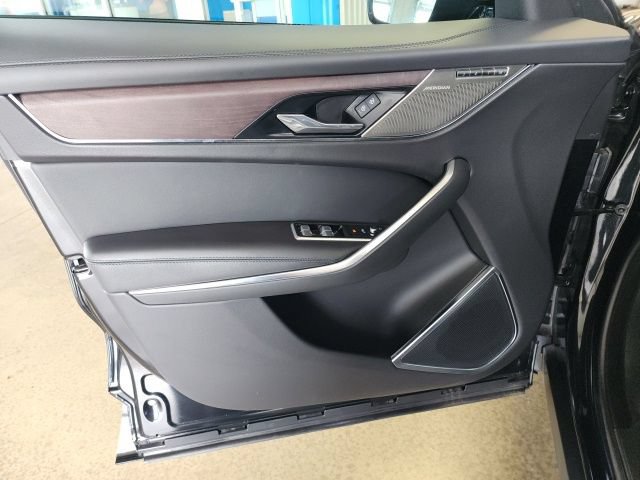 Used 2023 Jaguar F-PACE S AWD/4WD image 9
